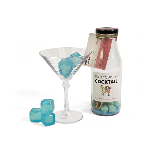 DIY Cocktail met glas en ijsblokjes