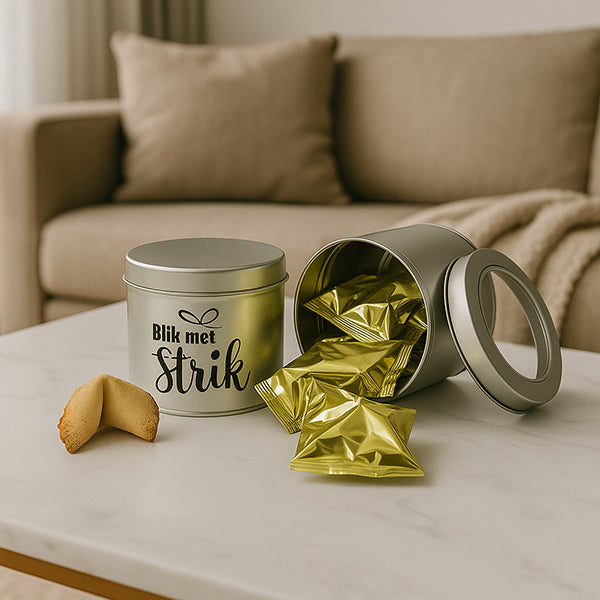 Sfeerfoto blik met strik en Fortune Cookies