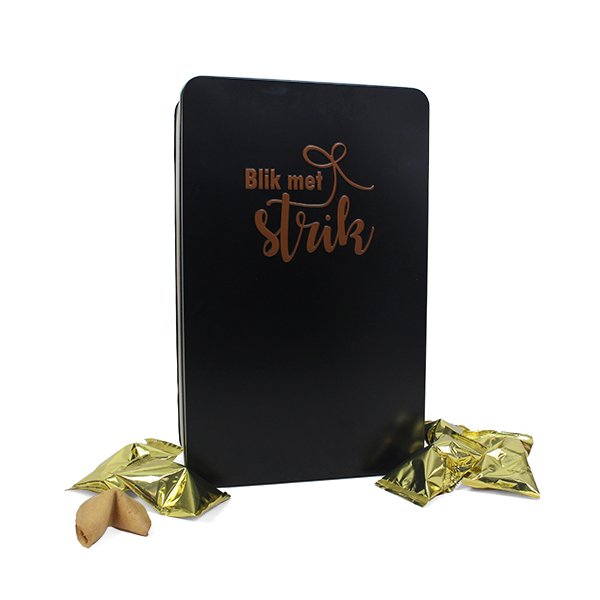 Fortune cookies in blik met strik staand